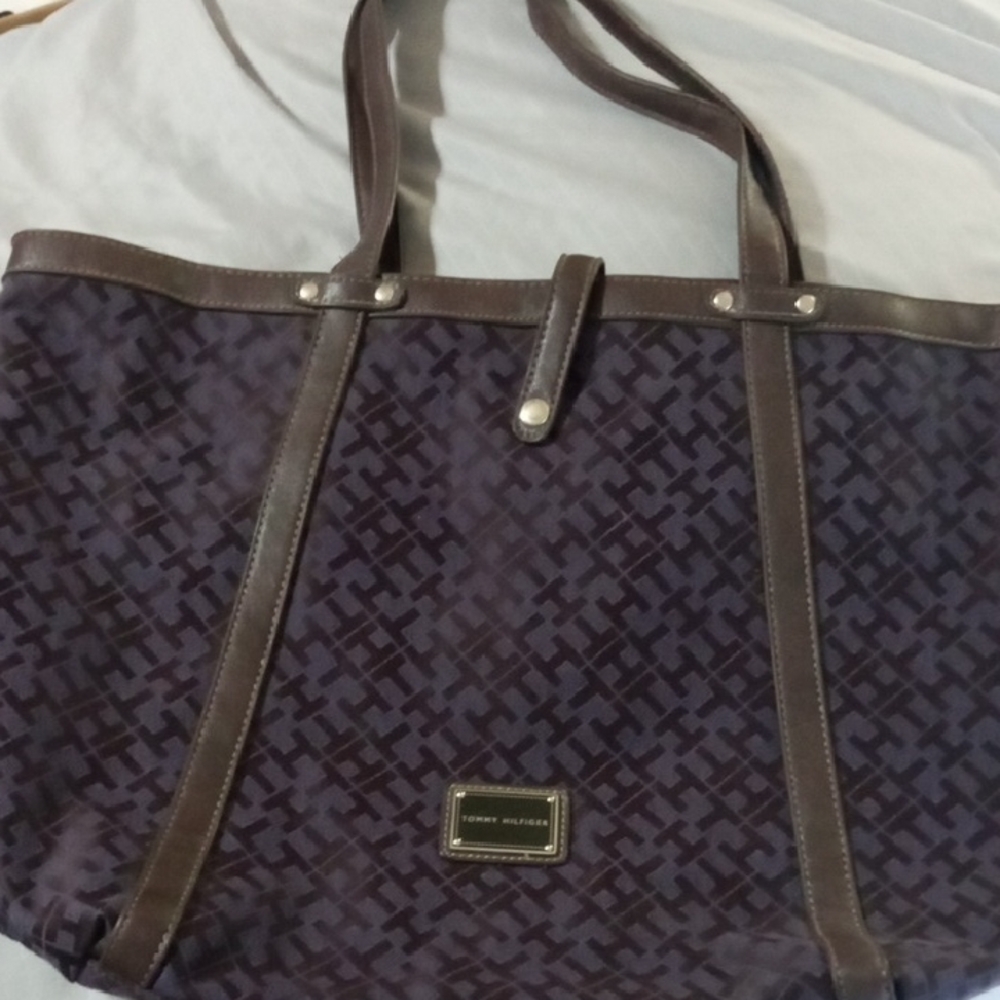 Tommy Hilfiger Purple Tote Bag with Elegant Design